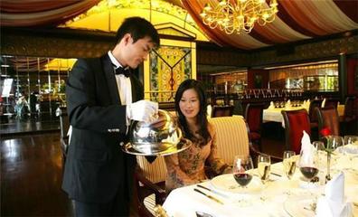 學(xué)習(xí)不好長大就當(dāng)服務(wù)員？做餐飲的太冤了！